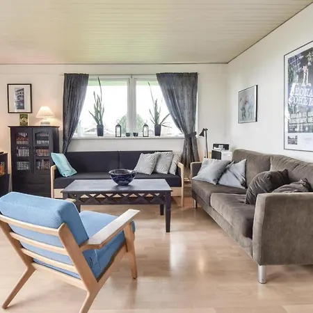 Nyaraló Three-bedroom In Mesinge